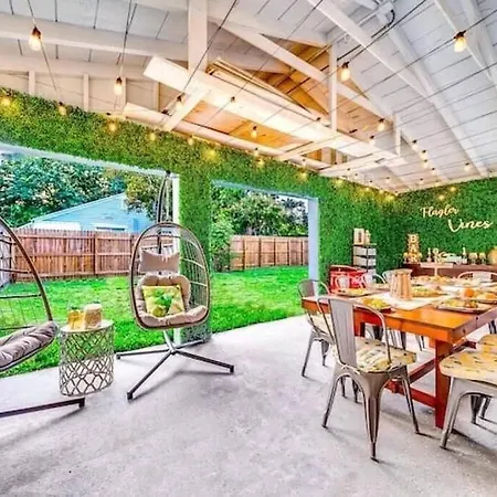 Rockaway Beach House Villa